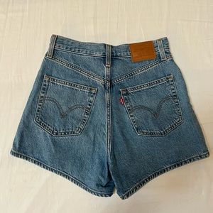 Levi’s High Waisted Loose Blue Denim Shorts sz 25